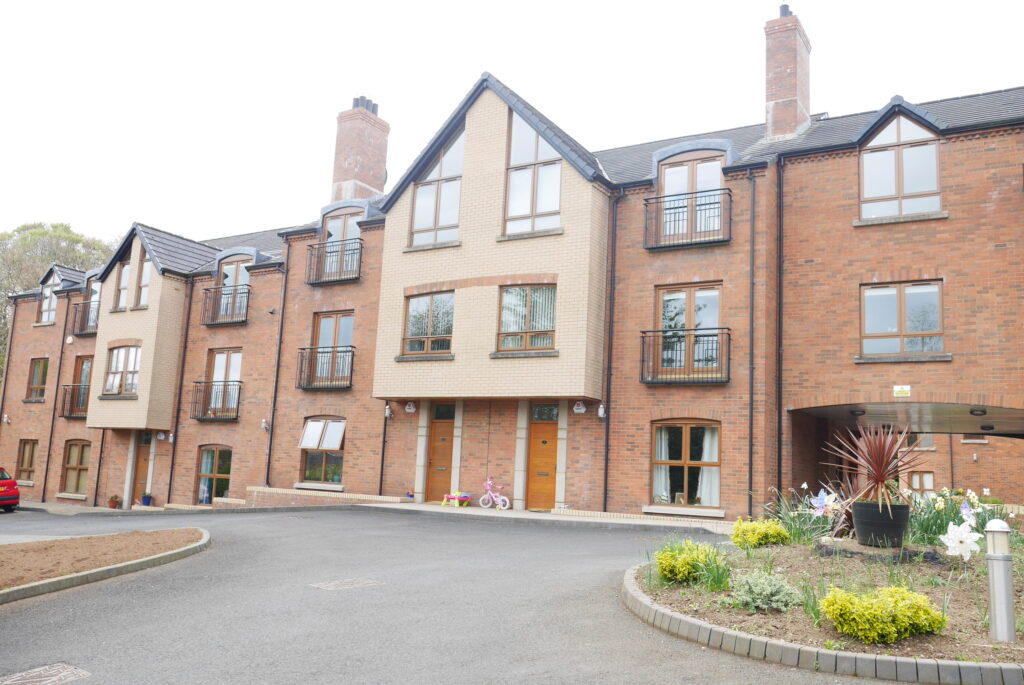 7 Ennismore Hall Spacious First Floor Apartment L&B